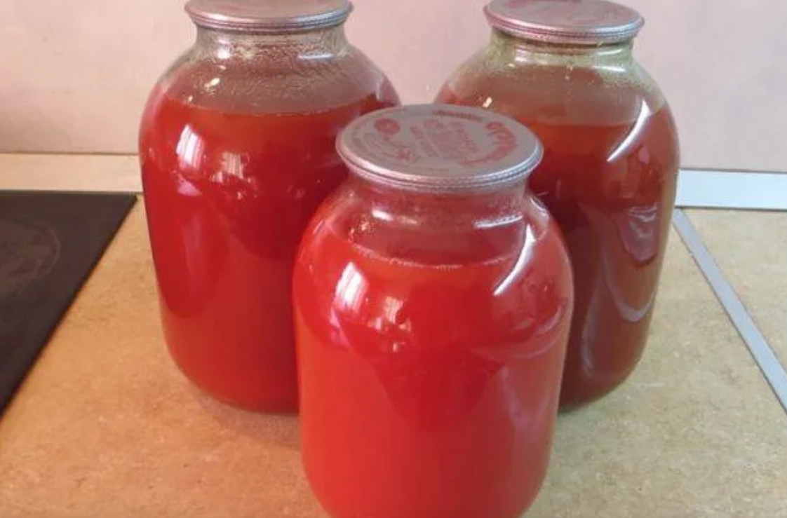 Помидоры в собственном соку литровая банка. Томатный сок на зиму. Томатный сок домашний. Сок томатный 3 литра. Сот томатный 2 литровый.